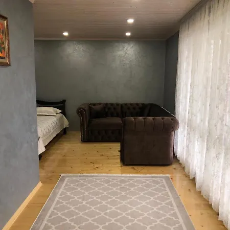 Holiday home під лісом